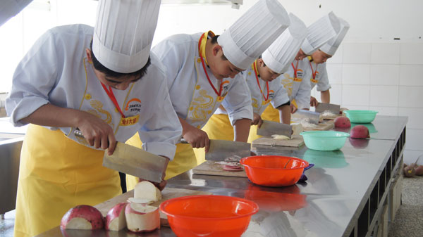 烹饪学院：美味的传播者