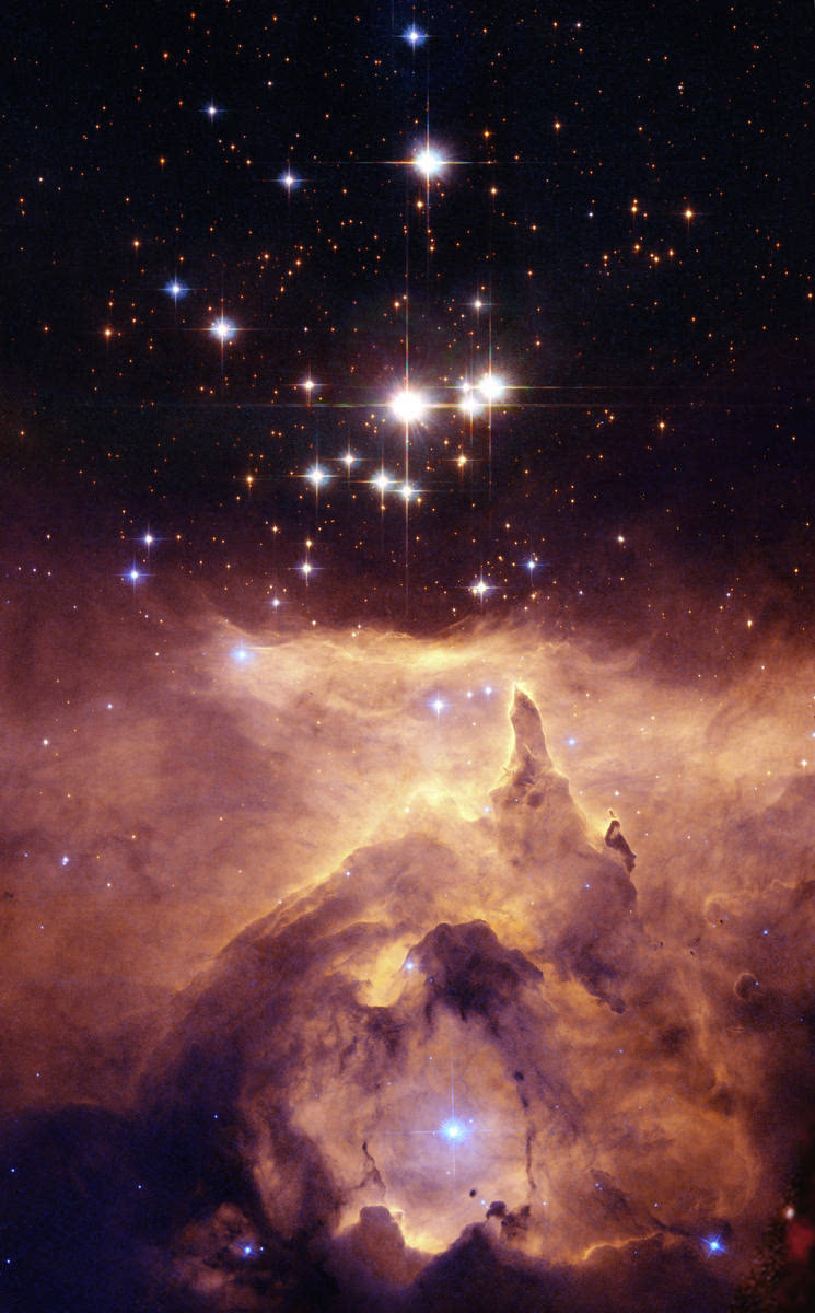 天空的遥远_遥远天空美丽的梦_遥远天空的两颗星恰好被阿列亨