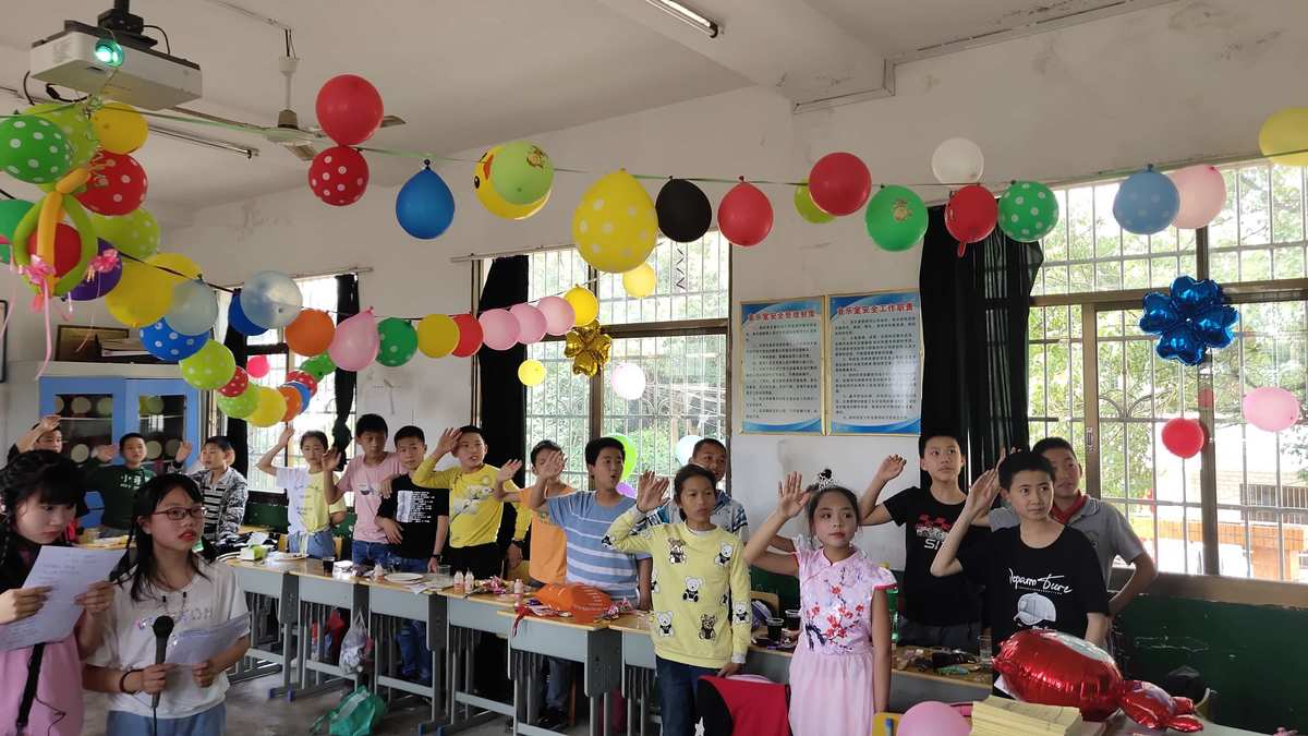 美国人收养中国孩子_美国人为什么喜欢收养中国孩子_孩子国