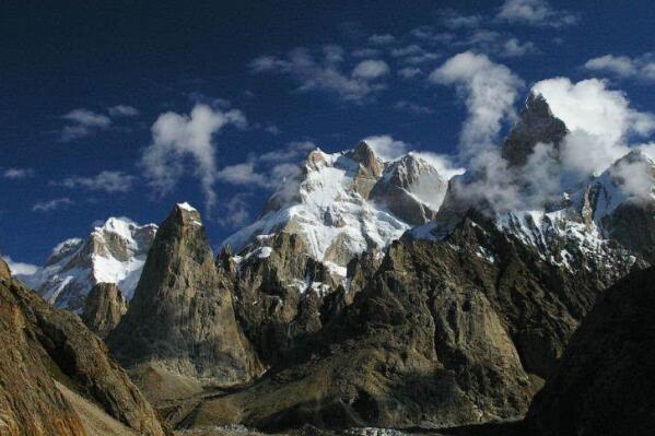 死亡之山的秘密_韩国死亡秘密_死亡密码电影人物