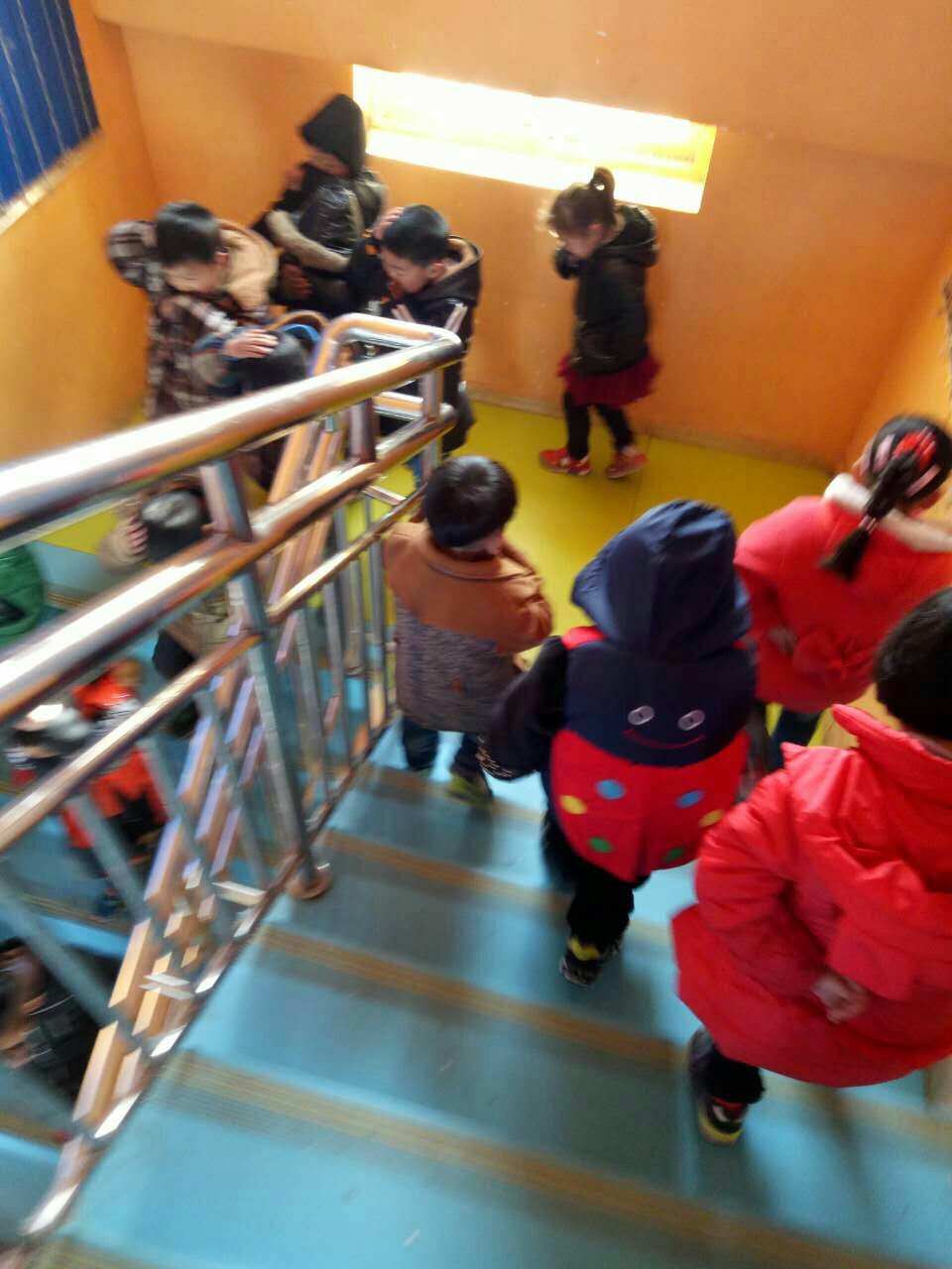 地铁逃生的下载链接_直接下载地铁逃生_地铁逃生咋下载