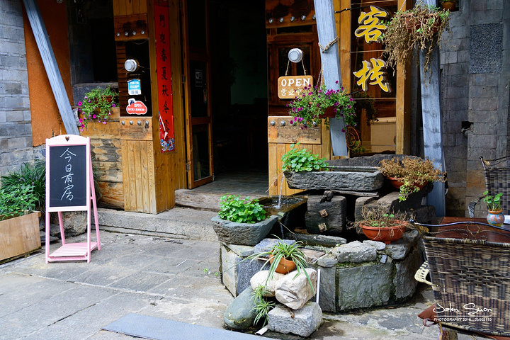 远离城市喧嚣，寻找望舒客栈的旅行者