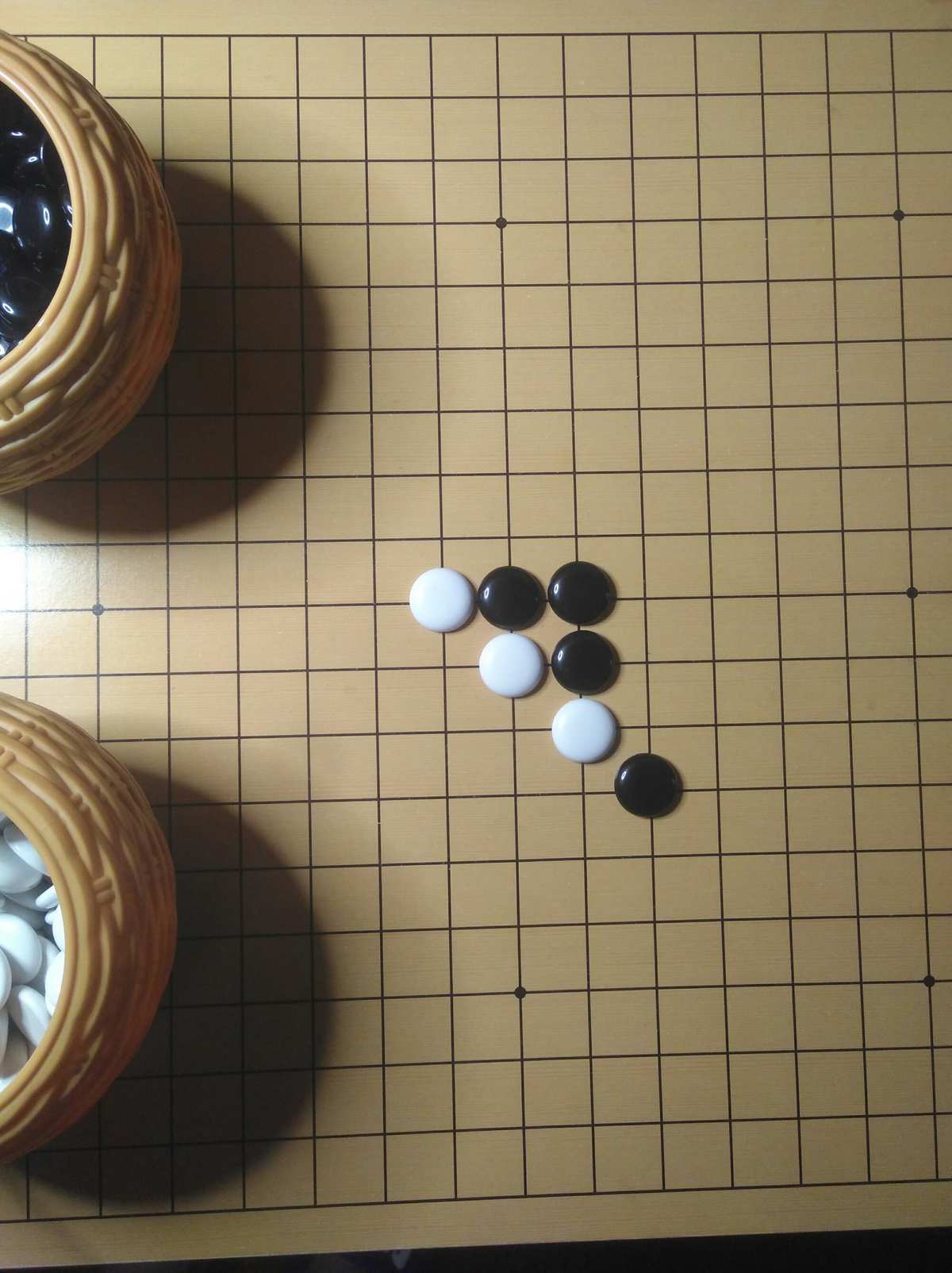 五子棋子视频_五子棋棋入门教程_五子棋教学游戏下载手机版