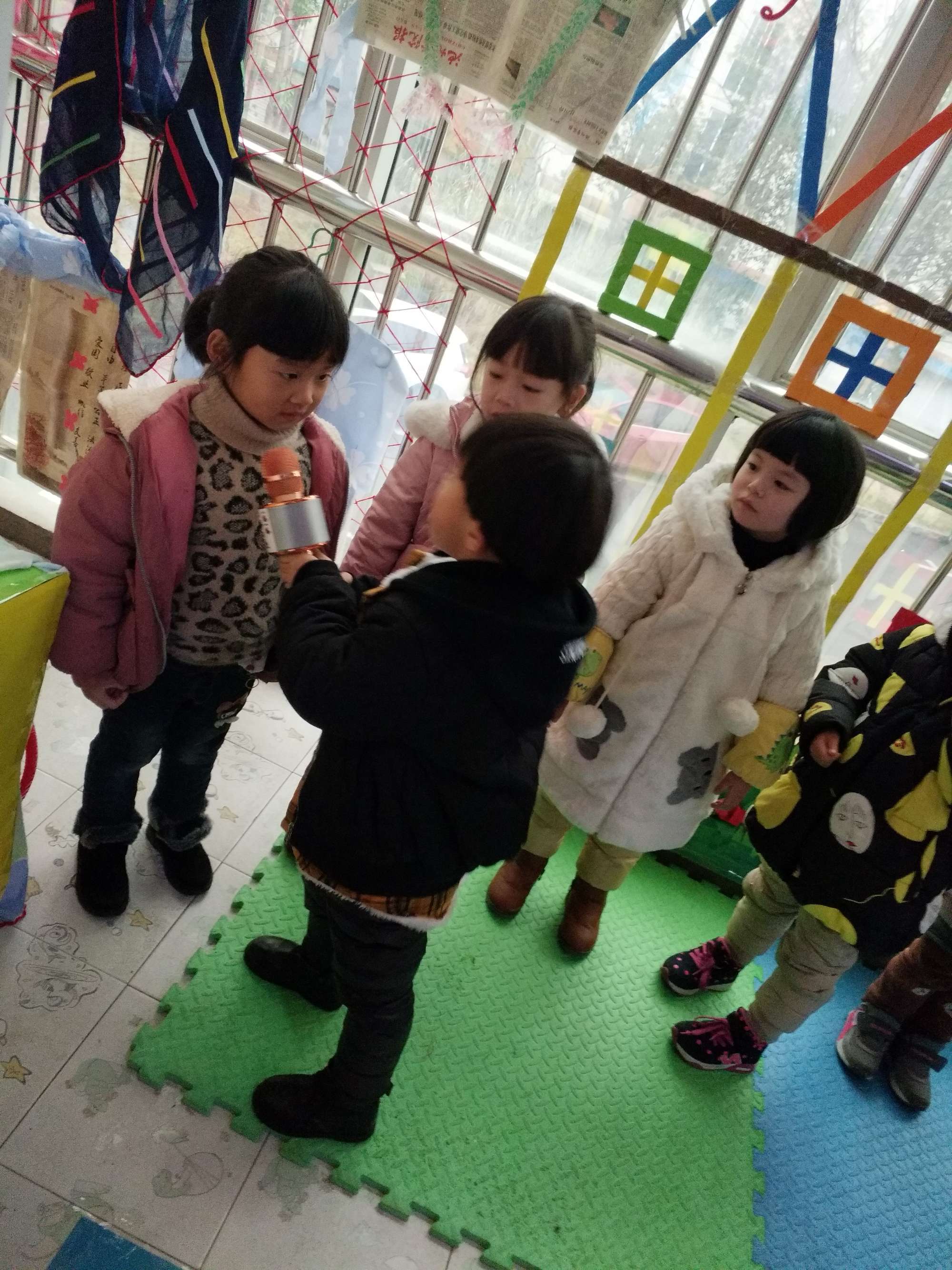 小孩手机游戏角色_小孩玩的角色扮演的游戏_游戏小孩