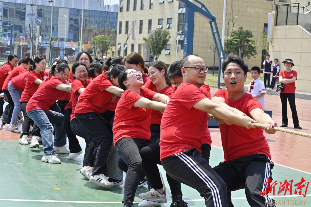 四人手机互动小游戏软件-和好友组队玩游戏，感受团队合作乐趣，增进友谊