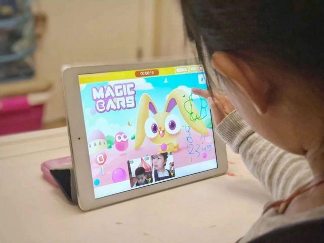 在家小孩玩带手机好游戏吗_在家小孩玩带手机好游戏怎么办_小孩在家带手机玩游戏好吗