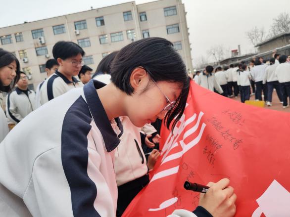 热带雨在线观看-热带雨：一场关于自然、生命与爱的心灵洗礼之旅