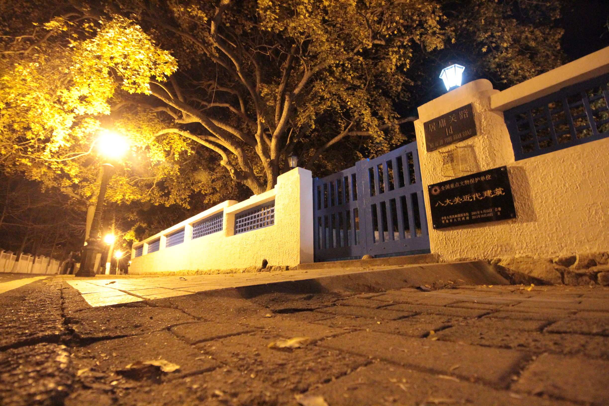 鬼车-寂静夜晚独自回家，诡异车辆空无一人却停在面前
