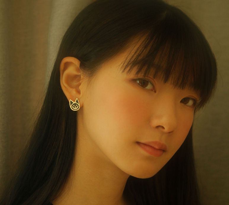 千石抚子：在幽暗角落静静绽放的女孩，拥有属于自己的小世界