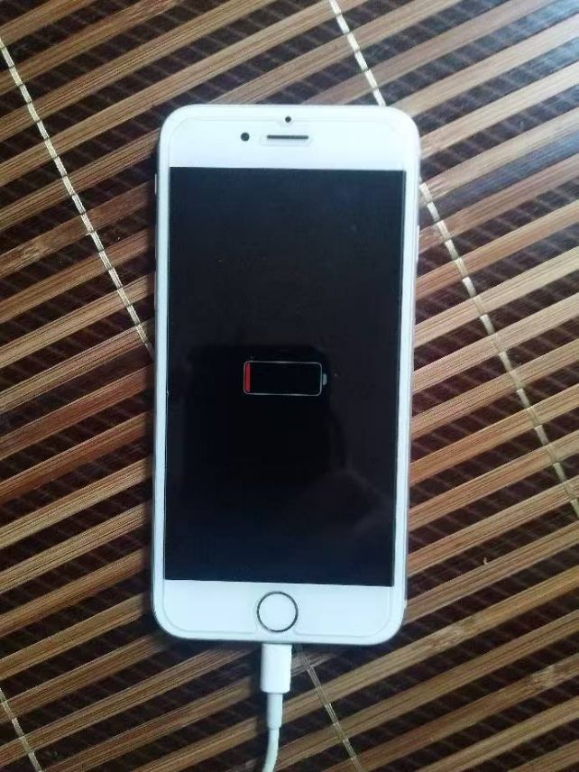 好充电玩手机游戏的软件_充电玩手机游戏危险吗_玩手机游戏充电好不好